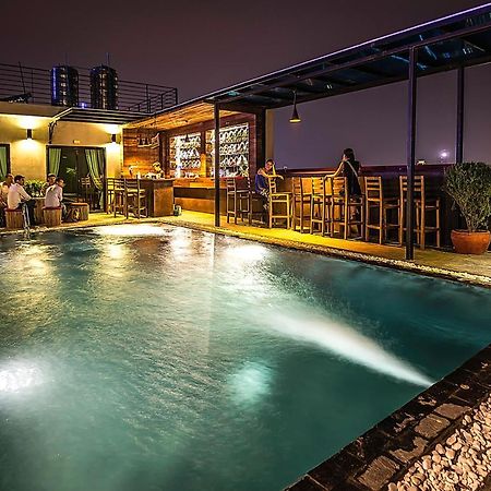Diamond Palace Resort & Sky Bar Phnom Penh Esterno foto