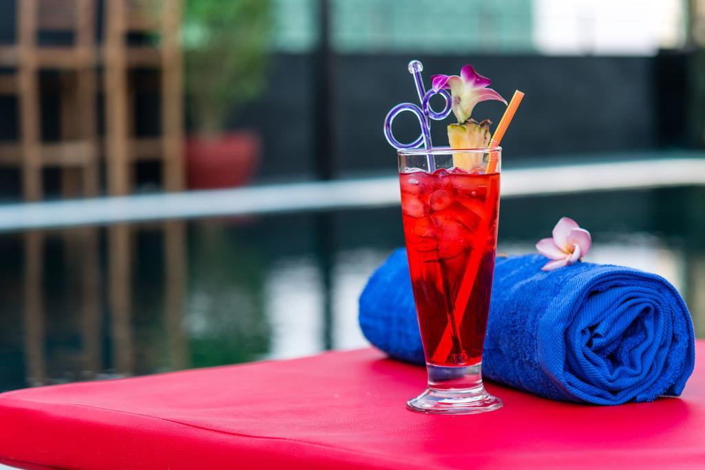 Diamond Palace Resort & Sky Bar Phnom Penh Esterno foto