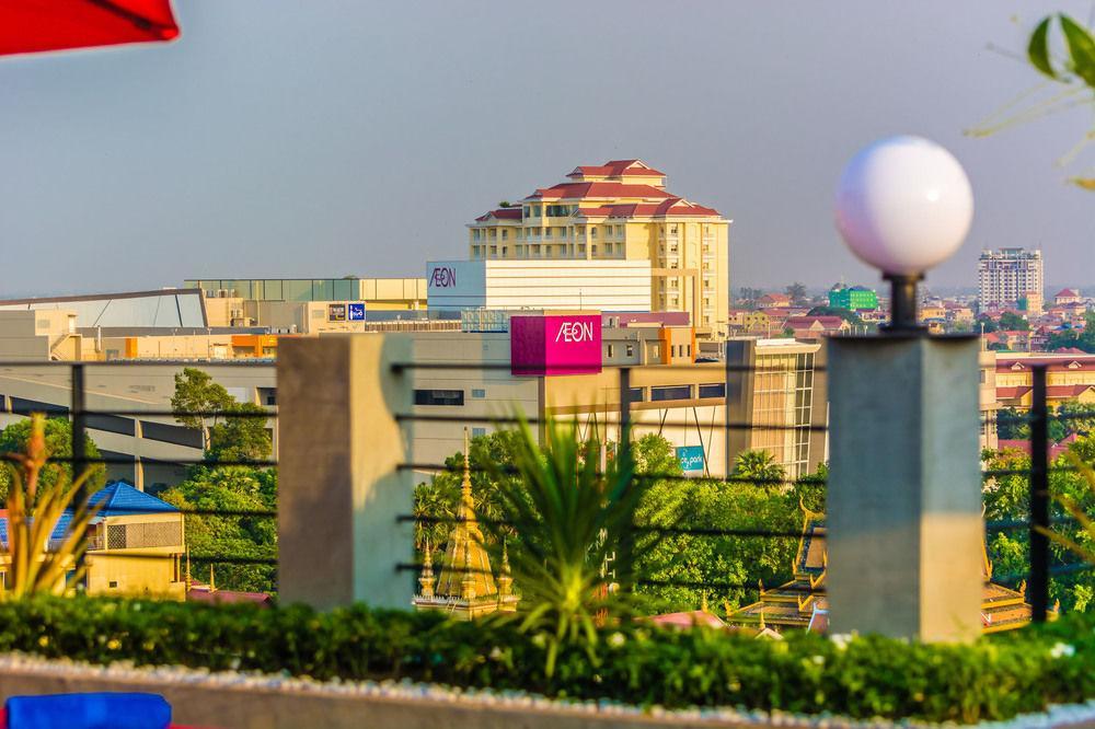 Diamond Palace Resort & Sky Bar Phnom Penh Esterno foto