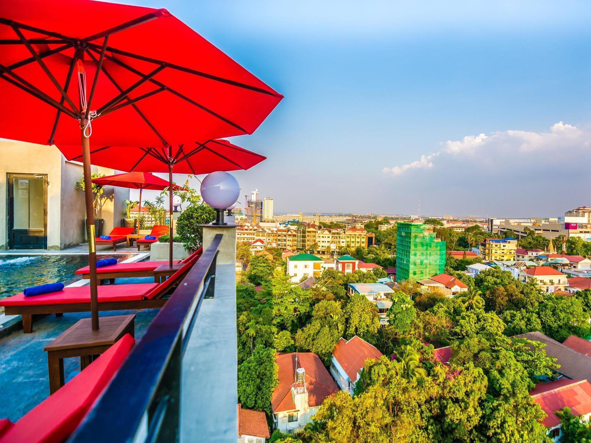 Diamond Palace Resort & Sky Bar Phnom Penh Esterno foto
