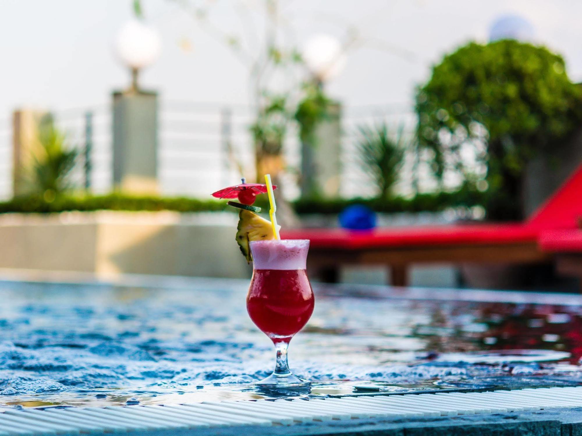 Diamond Palace Resort & Sky Bar Phnom Penh Esterno foto
