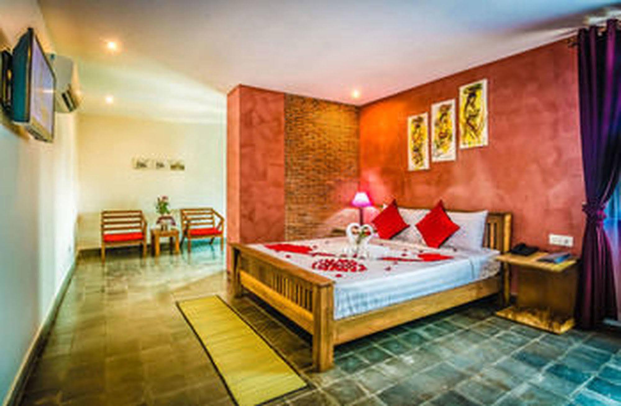 Diamond Palace Resort & Sky Bar Phnom Penh Esterno foto