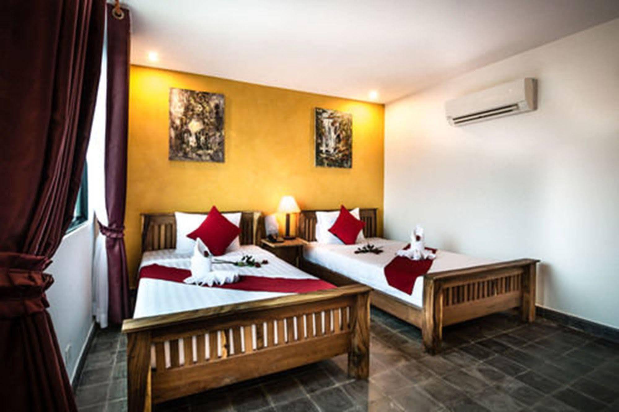 Diamond Palace Resort & Sky Bar Phnom Penh Esterno foto