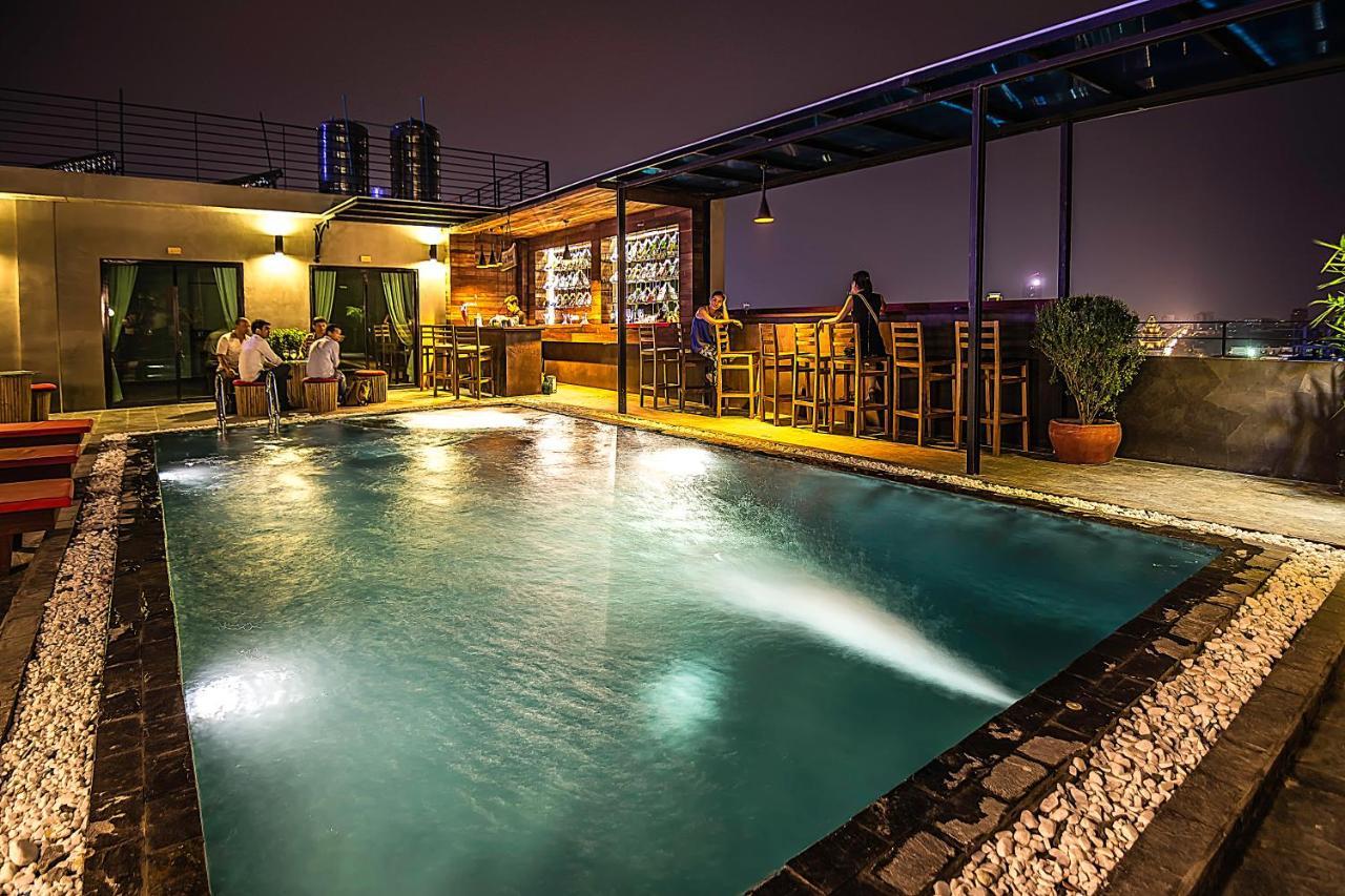 Diamond Palace Resort & Sky Bar Phnom Penh Esterno foto